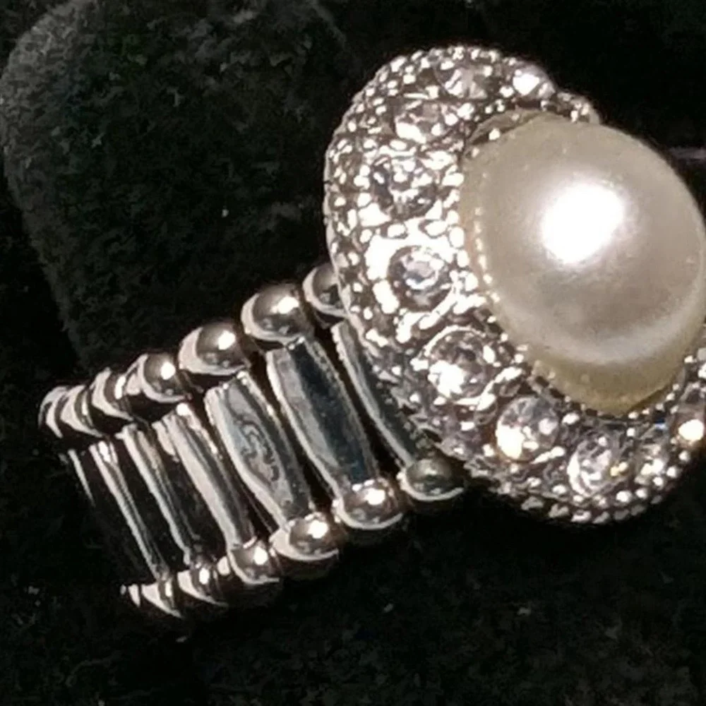 Faux Pearl Rhinestone Ring Stretch OSFM One Size Comfy Silver Tone New Round